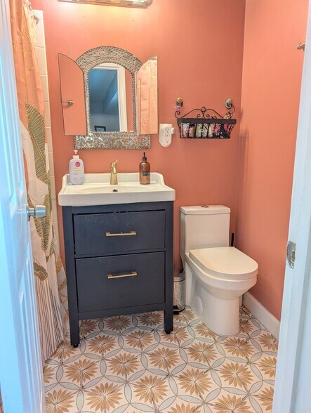 Bath in primary BR - 12709 Gordon Blvd