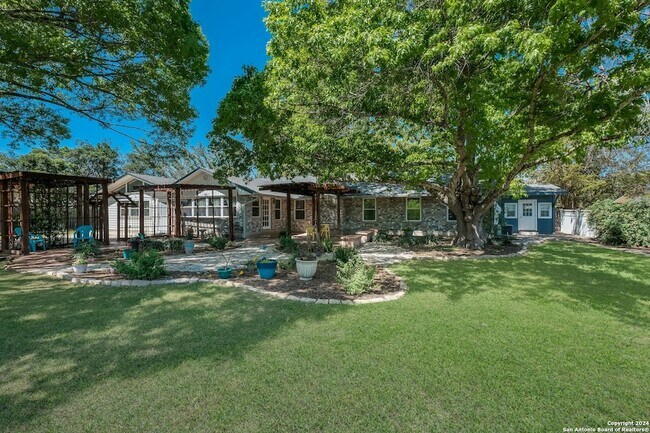 Building Photo - 1209 Oak Ln