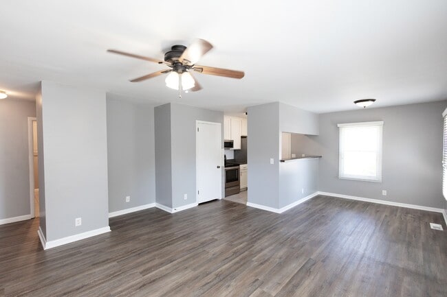 Building Photo - 857 Heritage Cir