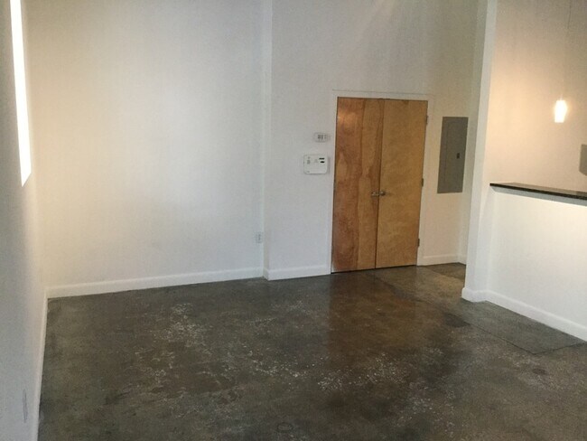 Building Photo - 1101 W Marshall St