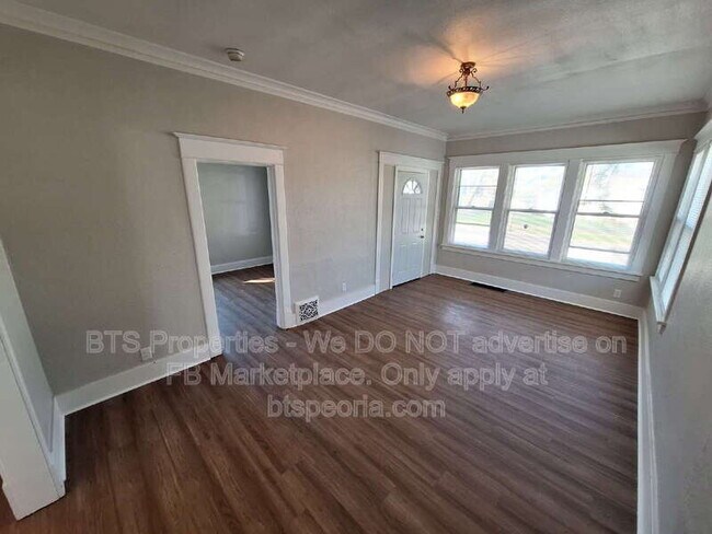 Building Photo - 608 W Loucks Ave