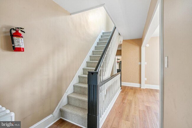 Building Photo - 206 Ripka St