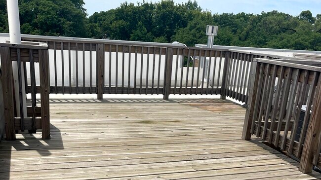 Building Photo - 948 Madison St