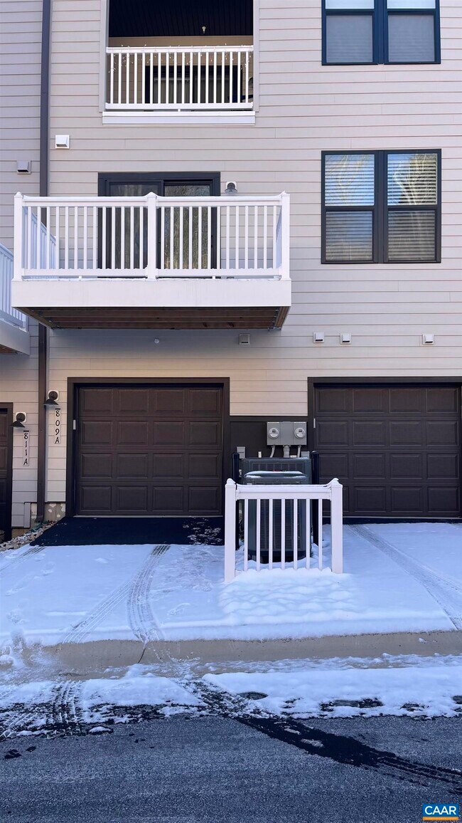 Building Photo - 809 Wesley Ln