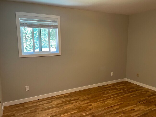Building Photo - Well maintained 4bd Issaquah home!