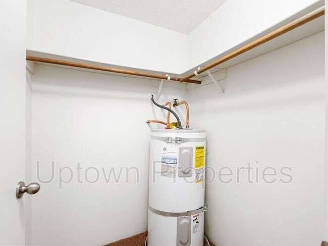 Building Photo - 6830 N Richmond Ave