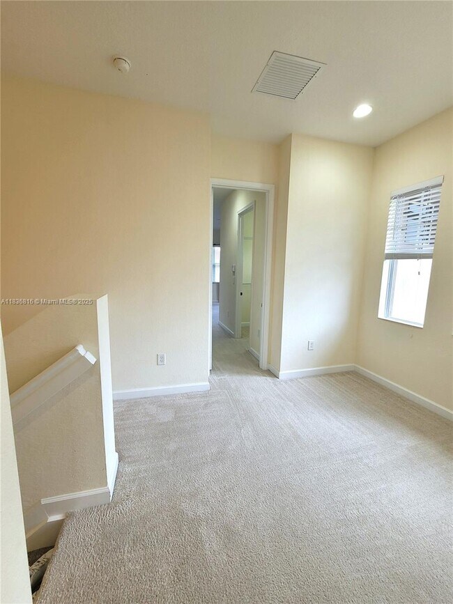 Building Photo - 6033 NW 118th Dr