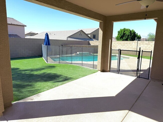 Building Photo - 15747 W Shaw Butte Dr