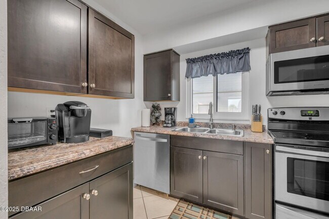 Building Photo - 1404 N Atlantic Ave