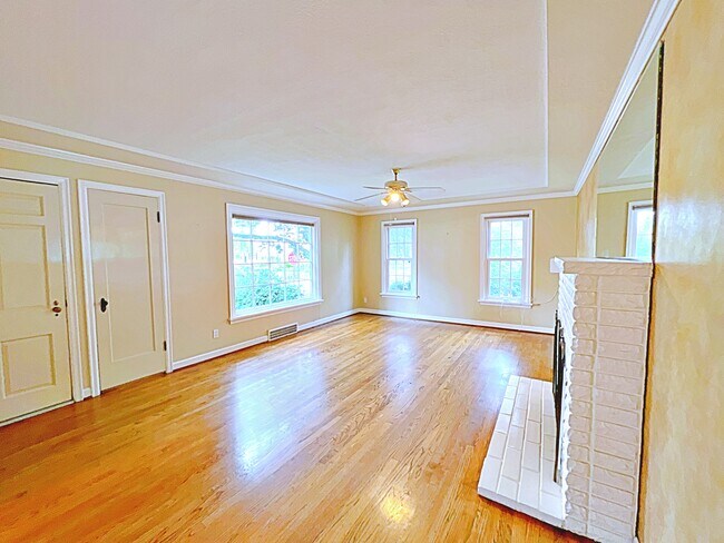 Building Photo - 6309 NE Broadway