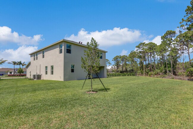 Building Photo - 7141 SE Park Dr
