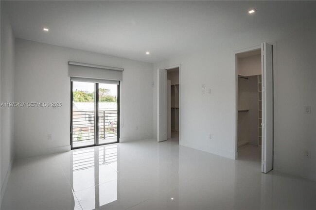 Building Photo - 3107 SW 26th St