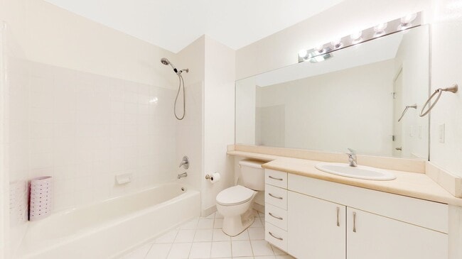 Building Photo - 2 bedroom 2 bathroom condo