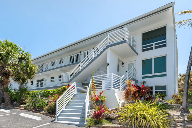 Building Photo - 1041 Hillsboro Mile