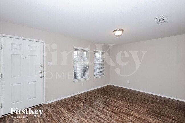 Building Photo - 312 Heritage Dr