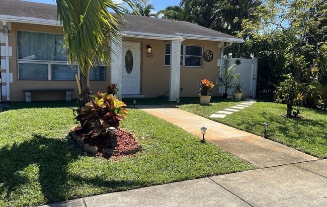 Building Photo - 4108 SW 21st St