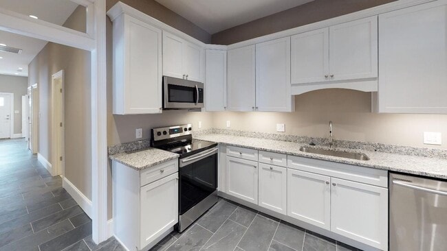 Building Photo - 4BR/2BA Fort Sanders Home | Walk to UTK | ...