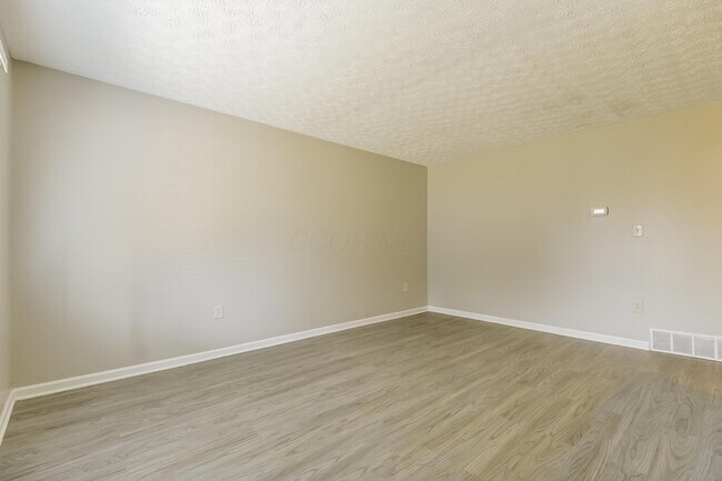 Building Photo - 6560 Benjamin Dr