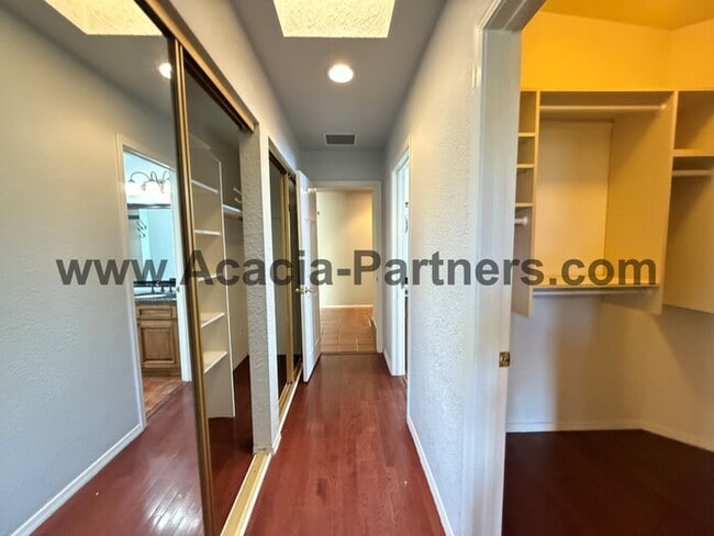 Building Photo - Three Bedroom/Two Bath Home