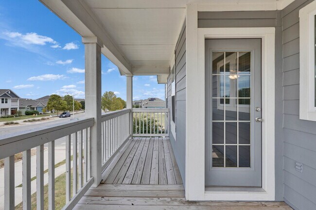 Building Photo - 3 Bedroom Home on Corner Lot - One Month FREE