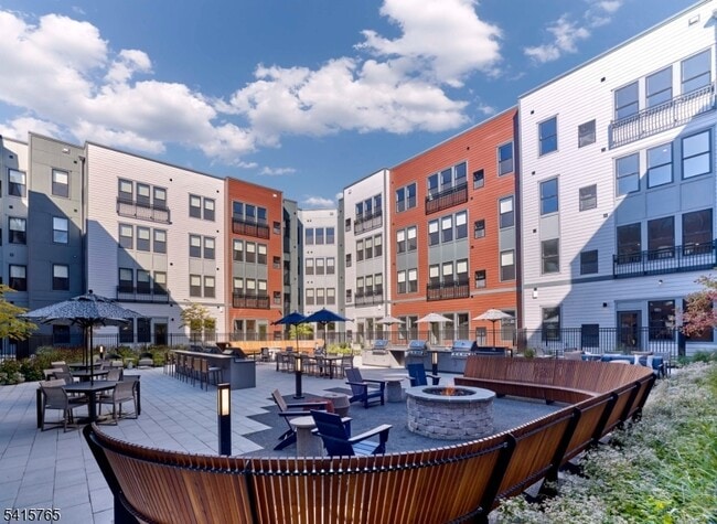 Building Photo - 51 Okner Pkwy