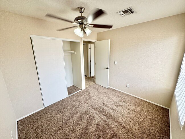 Building Photo - Fantastic 3 Bedroom/2 Bath Single Level Home & NO HOA!  Schedule a Showing Today!