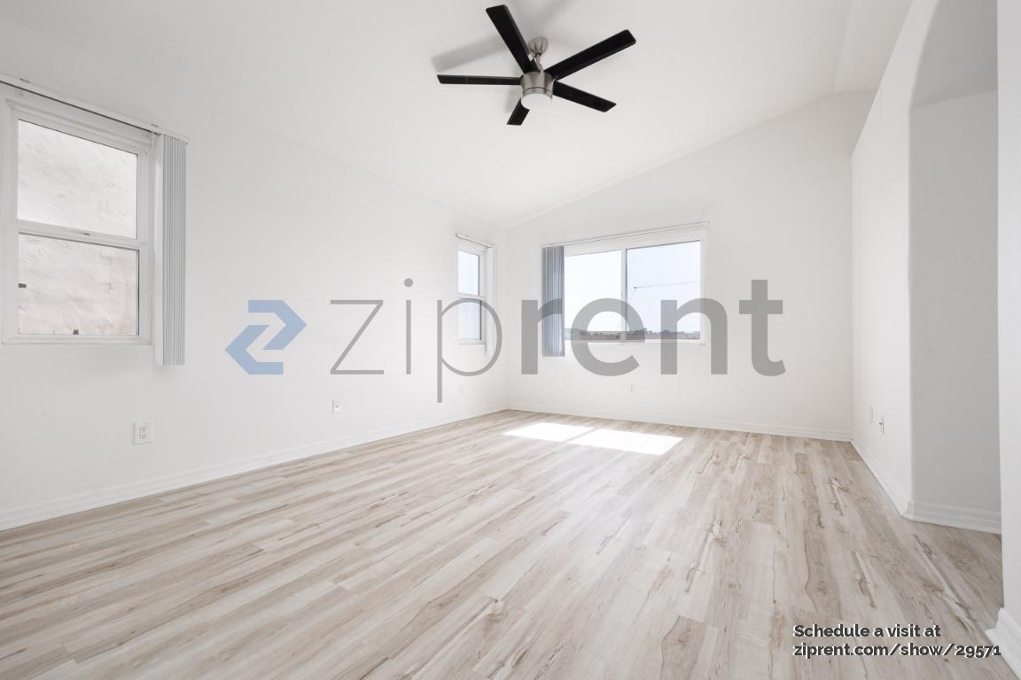 Building Photo - Unit