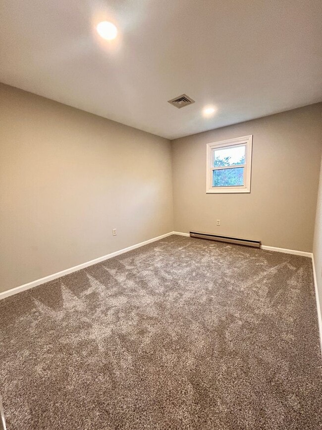 Building Photo - 4-Bedroom, 2-Bathroom Home In Lancaster!