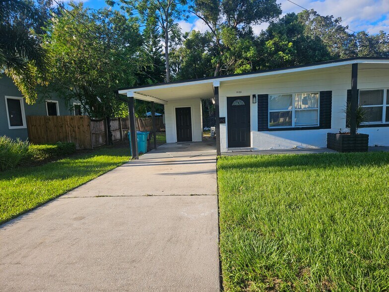 Front yard - 1103 E South St