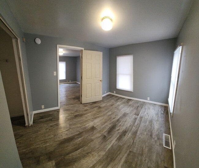 Building Photo - Nice 2 bedroom