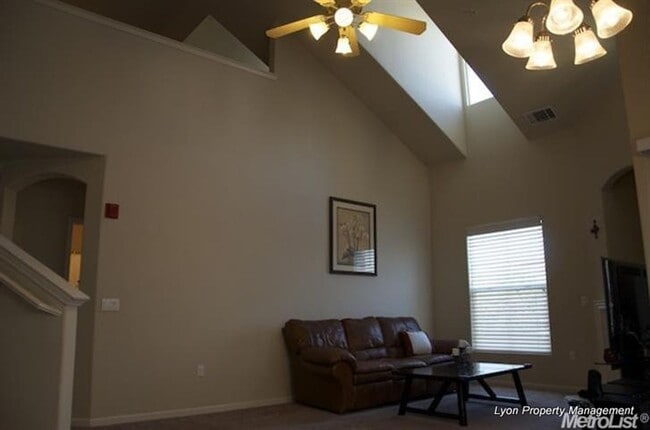 Building Photo - Cozy Condo nestled in Syrah at Natomas!