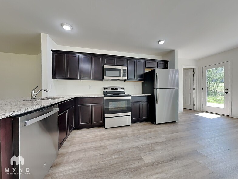 Building Photo - 424 Valerie Cir