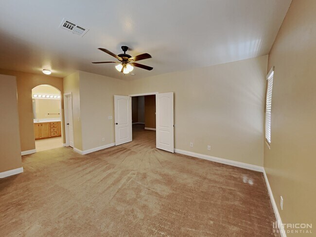 Building Photo - 719 Easter Lily Pl