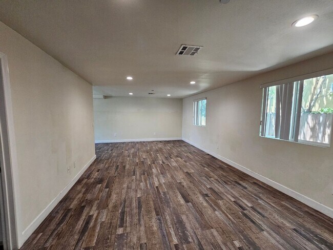 Building Photo - 23(1456,1458)