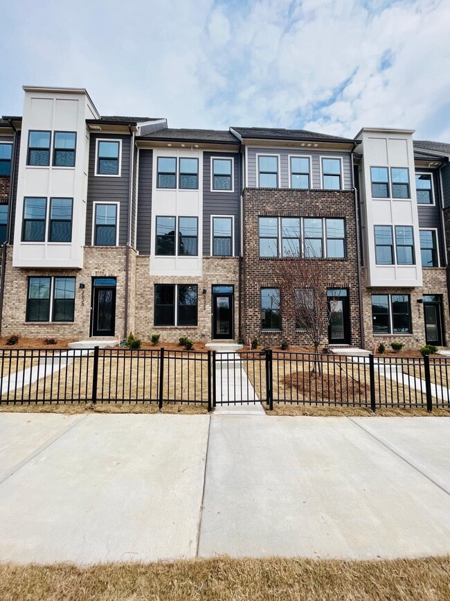 Building Photo - 3635 S Tryon St