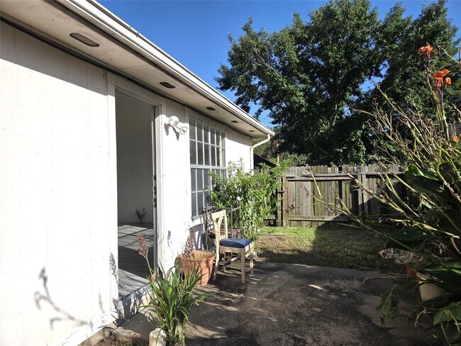 Building Photo - 17006 Dusty Mill Dr E