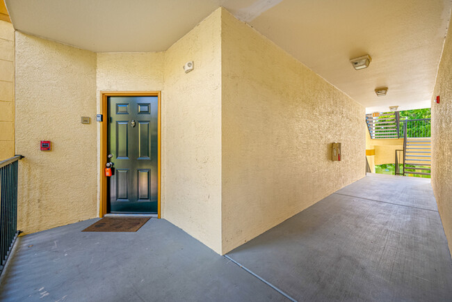 Building Photo - 5612 Pinnacle Heights Cir