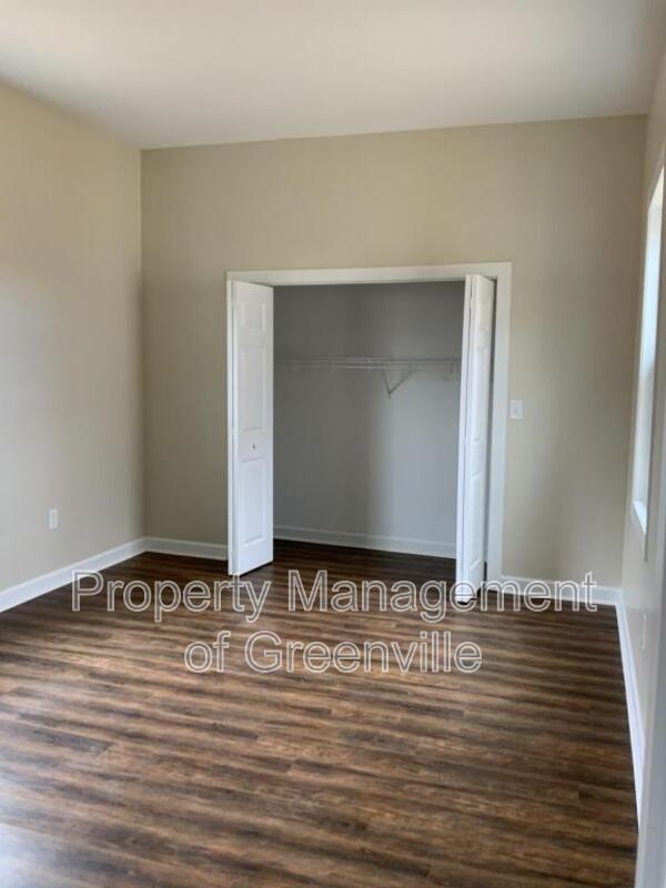 Building Photo - 108 9th St