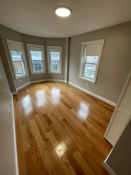 Primary Photo - 114 Berkshire St