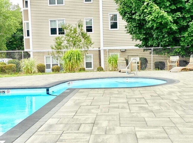 Building Photo - 2108 Phillips Rd