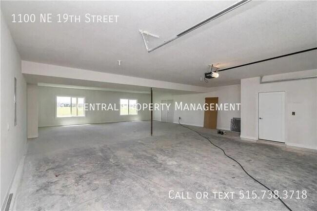 Building Photo - 1100 NE 19th St