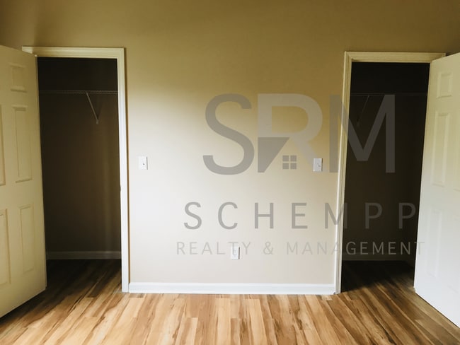 Building Photo - Renovated 2 bedroom in the Russell neighborhood! *Section 8 accepted*