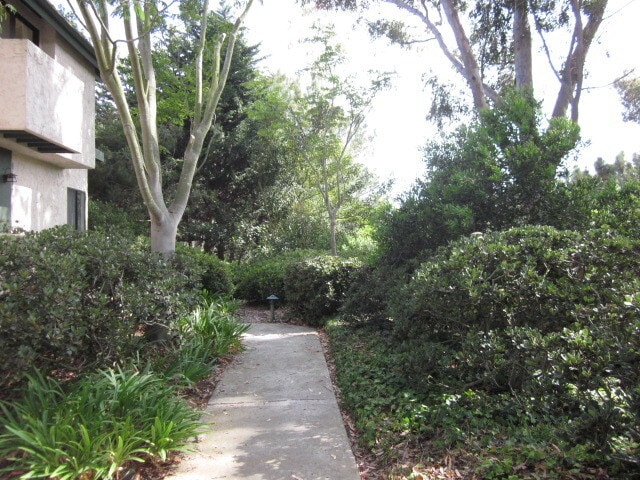 Building Photo - LA JOLLA - 2 Br + Den, Private End Unit To...