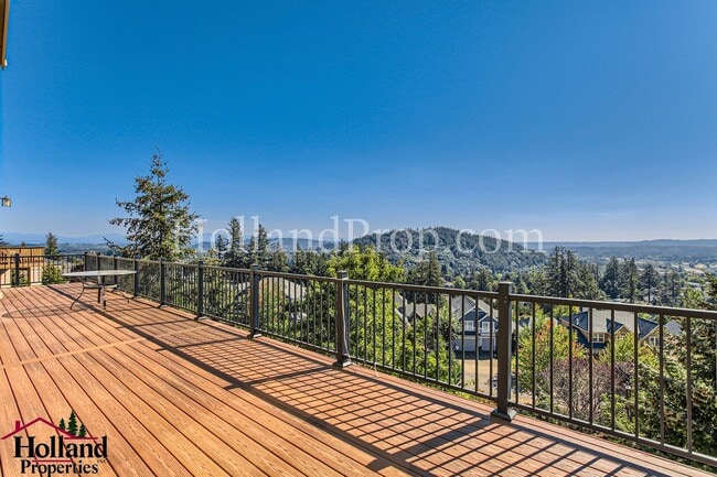 Building Photo - Beautiful 5-Bedroom Retreat with AC, Deck & Breathtaking Views