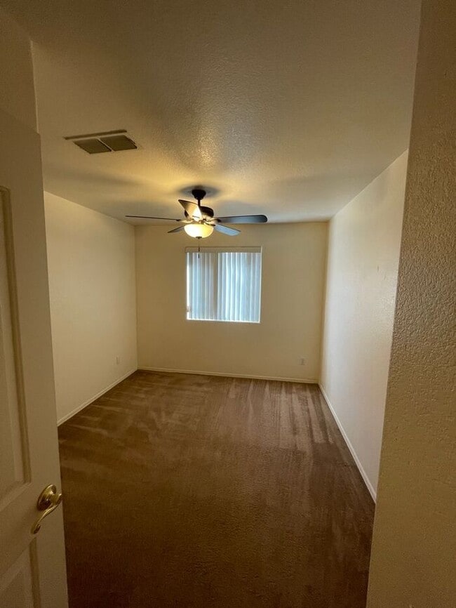 Building Photo - READY TO VIEW NOW! Beautiful 4 Bedroom 2 Bath Home in Phoenix!