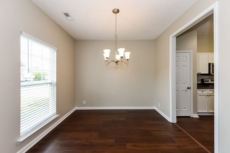 Building Photo - 7245 Legacy Dr