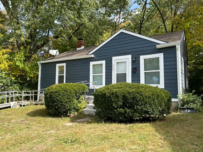 Building Photo - 3923 Millersville Dr