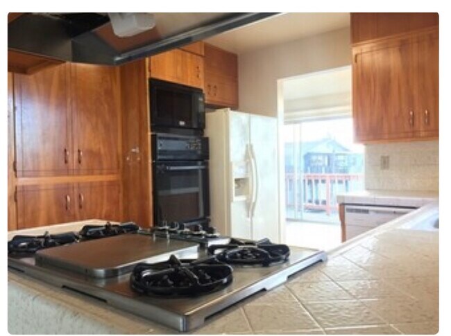 Building Photo - 3133 Ocean Blvd