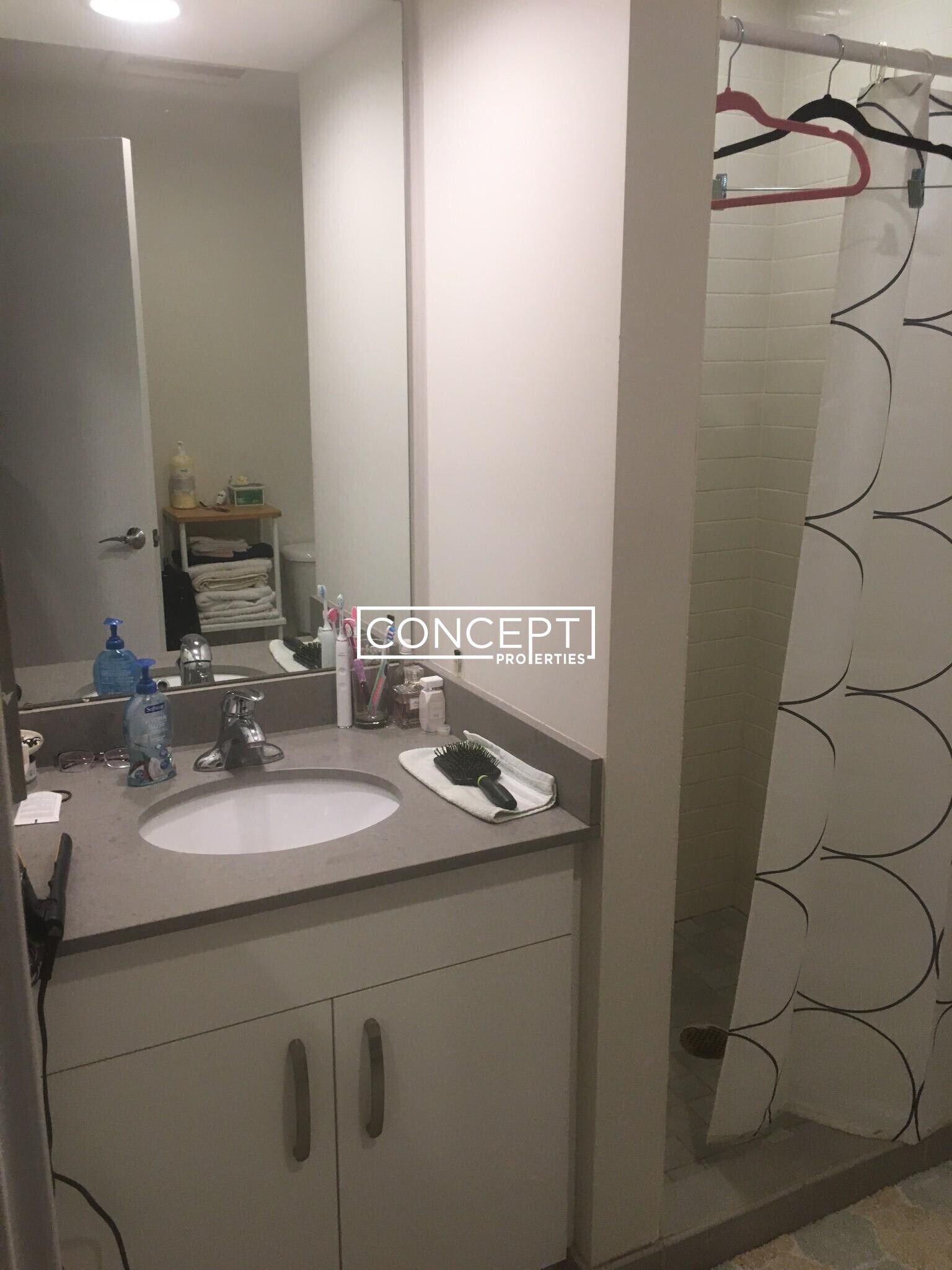 Building Photo - 601 Albany St