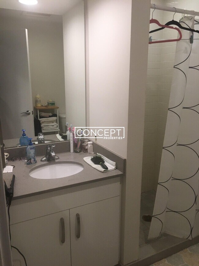 Building Photo - 601 Albany St